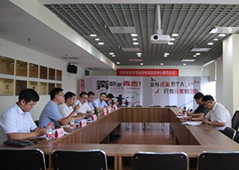公司聚餐团队合影