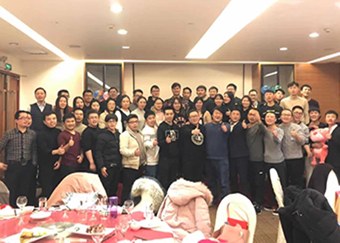 公司会议室讨论现场
